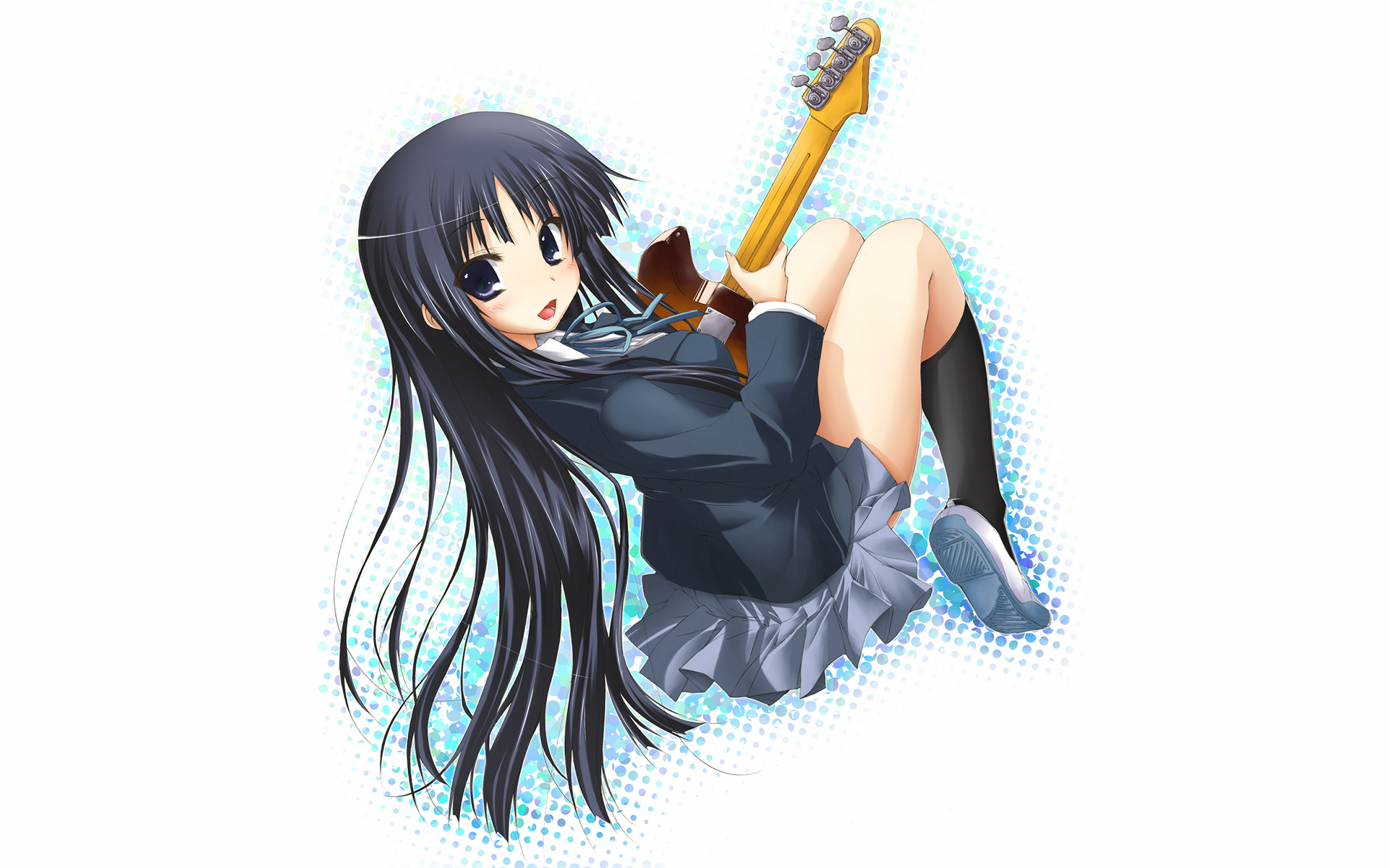 K-ON! (Кэйон!), школьная форма, гитары, Акияма Мио, простой фон, аниме девушки, гольфы - обои на рабочий стол