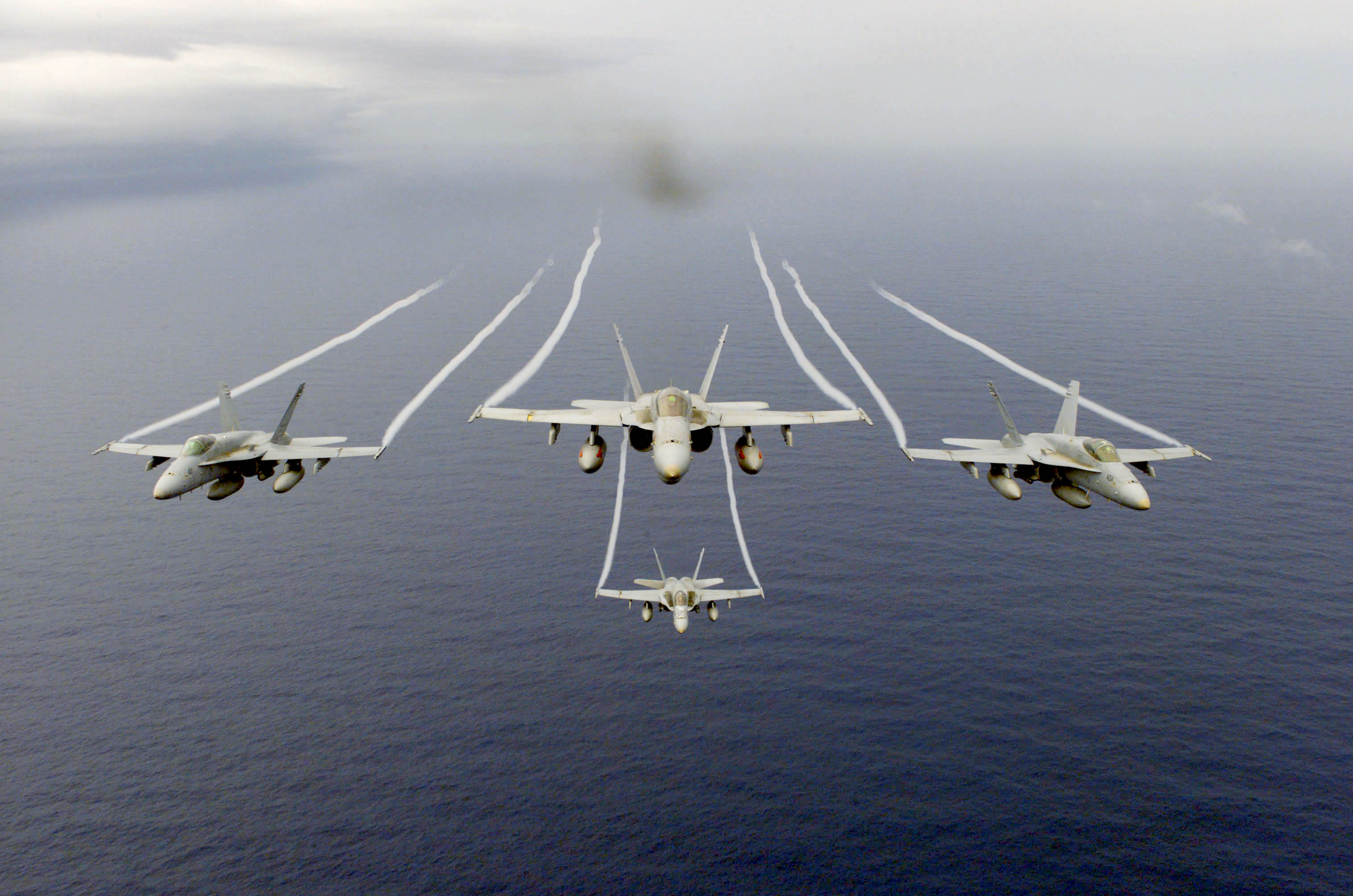 самолет, военный, военно-морской флот, самолеты, транспортные средства, F- 18 Hornet, инверсионных - обои на рабочий стол
