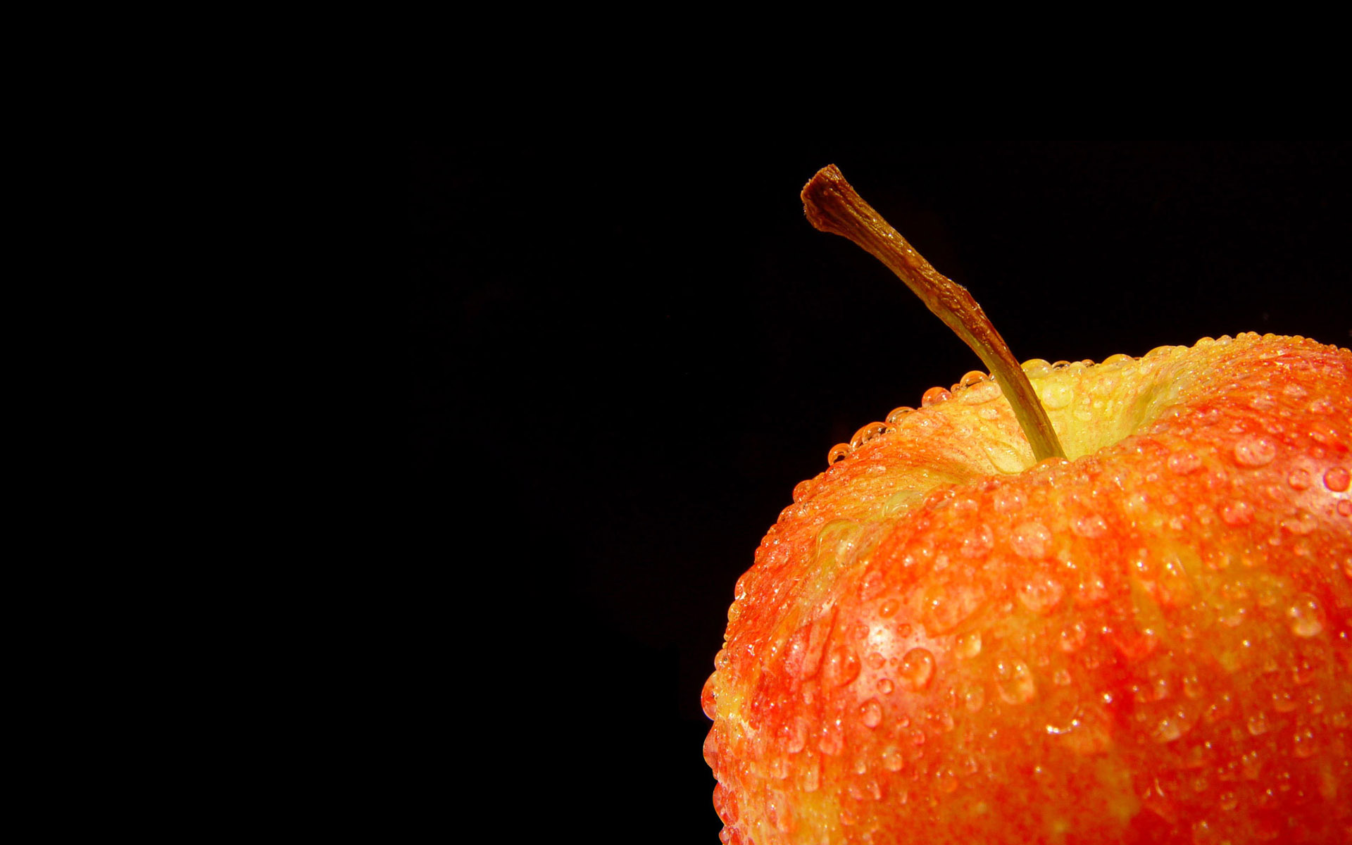 фрукты, еда, капли воды, яблоки, темный фон - обои на рабочий стол