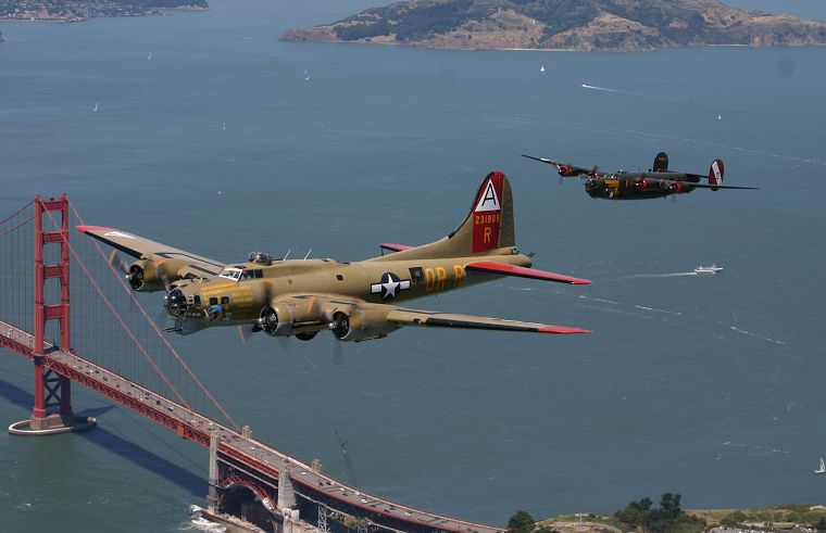 самолет, военный, бомбардировщик, Мост Золотые Ворота, Вторая мировая война, B- 17 Flying Fortress, b17, B - 24 Liberator, летающая крепость, B - 17, b24, B- 24 - обои на рабочий стол