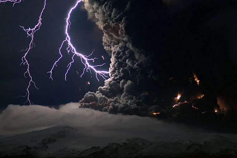 вулканы, буря, молния - обои на рабочий стол