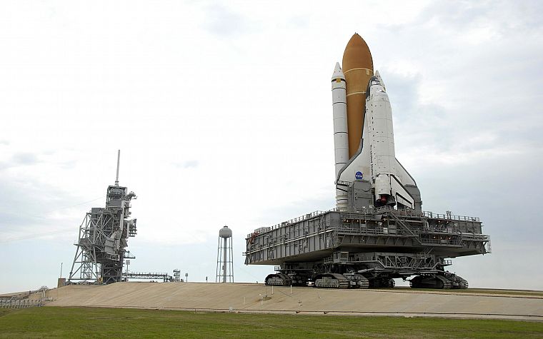космический челнок, Atlantis, НАСА, стартовая площадка - обои на рабочий стол