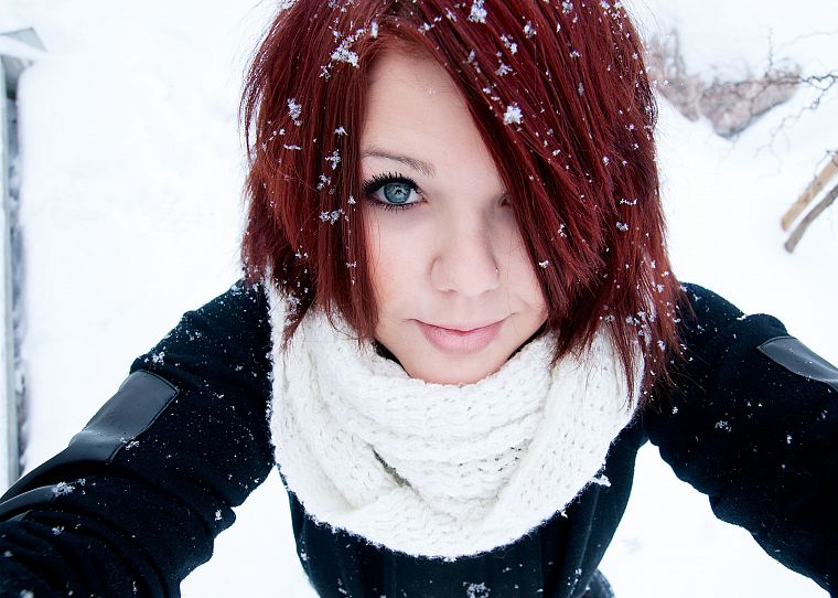 девушки, снег, глаза, рыжеволосые, снежинки, Волосы на лице, портреты - обои на рабочий стол