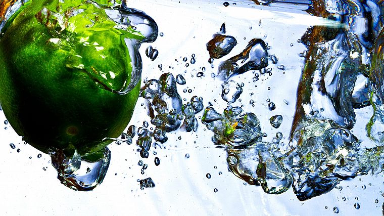 вода, пузыри, яблоки - обои на рабочий стол