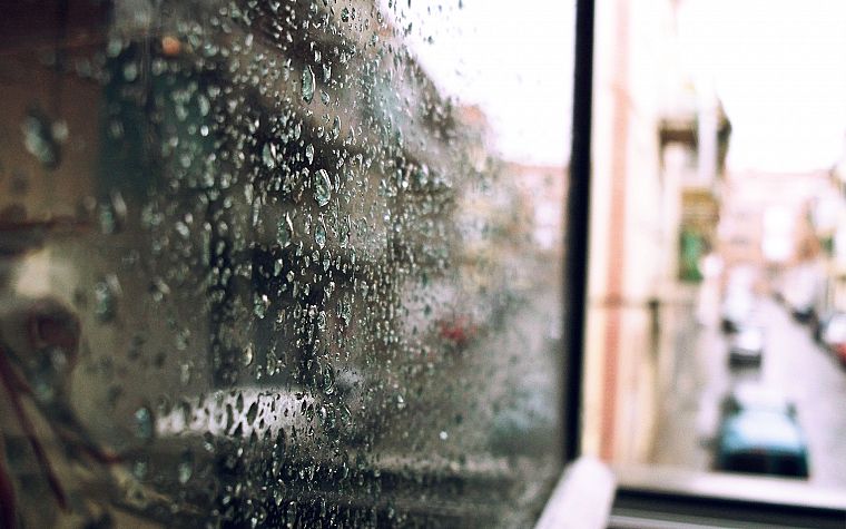 автомобили, балкон, боке, капли воды, дождь на стекле - обои на рабочий стол