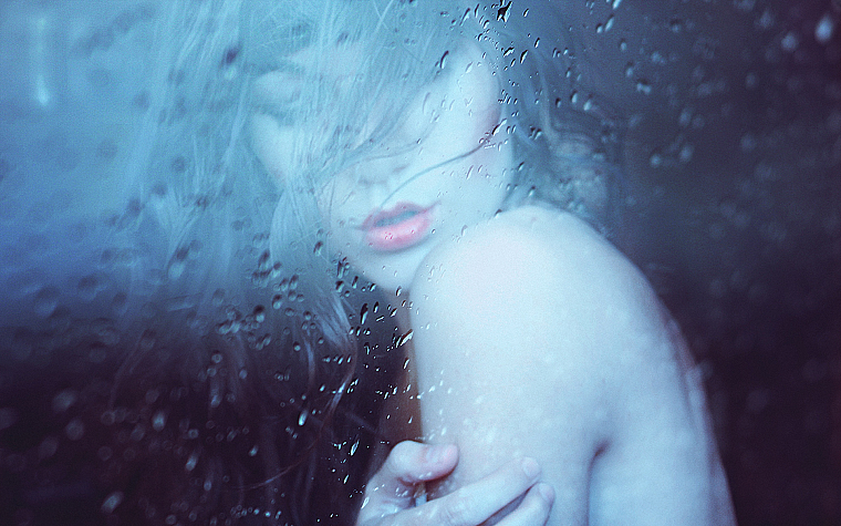 девушки, дождь, капли воды, закрытые глаза, дождь на стекле - обои на рабочий стол