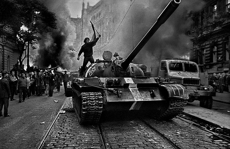 военный, массовые беспорядки, революция, танки, оттенки серого, протест, T- 55 - обои на рабочий стол