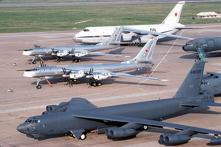 самолет, Б-52 Stratofortress, Ту- 95 Медведь, KC - 10 Extender, - 124 Condor, Ан-124 - обои на рабочий стол
