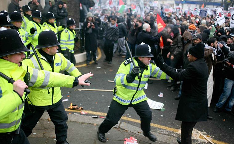массовые беспорядки, полиция, протест - обои на рабочий стол