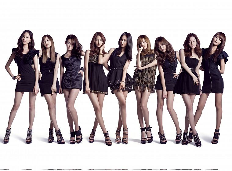 ноги, девушки, Girls Generation SNSD (Сонёсидэ), знаменитости, высокие каблуки, Азиаты/Азиатки, корейский, черное платье, музыкальные группы, браслеты, простой фон - обои на рабочий стол