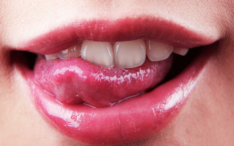 губы, язык - обои на рабочий стол
