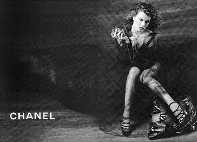 актрисы, оттенки серого, Милла Йовович, фотографии моды, кошельки, Chanel - похожие обои для рабочего стола