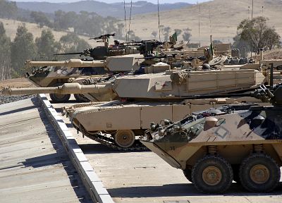 военный, танки, LAV - 25, M1A1 Abrams MBT - обои на рабочий стол