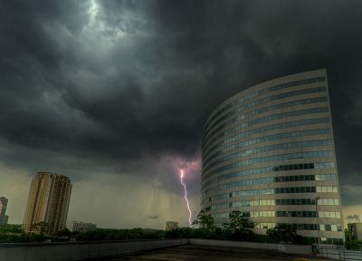 облака, архитектура, буря, здания, Thunderbolt, крыши, оконный фасад - случайные обои для рабочего стола