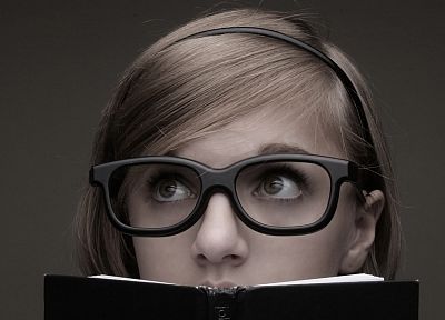 блондинки, девушки, ботаник, очки, карие глаза, книги, повязки, девушки в очках - случайные обои для рабочего стола