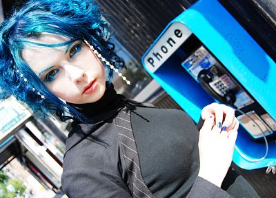девушки, косплей, синие волосы, телефонная будка - обои на рабочий стол