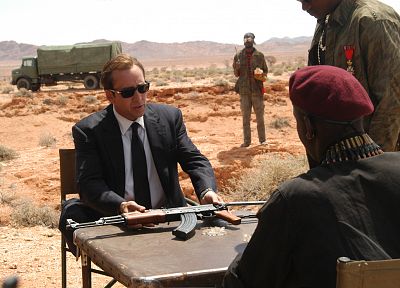 пистолеты, пустыня, темные очки, Оружейный барон, Николас Кейдж - обои на рабочий стол