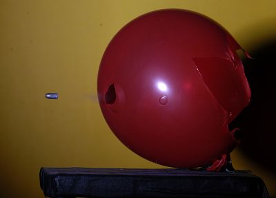 воздушные шары, пули - обои на рабочий стол