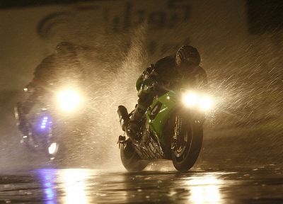 темнота, ночь, дождь, мотоциклы - обои на рабочий стол
