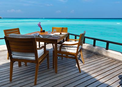 столы, стулья, деревянный пол, море - похожие обои для рабочего стола