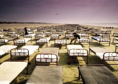 Pink Floyd, кровати, берег, сюрреалистичный, море, пляжи - случайные обои для рабочего стола