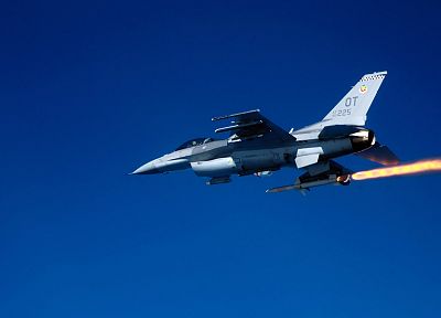 самолет, военный, ракеты, транспортные средства, F- 16 Fighting Falcon - обои на рабочий стол
