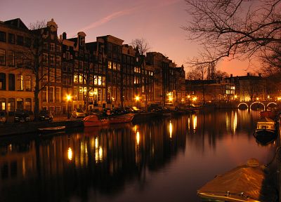 вода, ночь, огни, архитектура, дома, корабли, Европа, Голландия, Амстердам, Голландский, транспортные средства, реки, отражения, Нидерланды, города - оригинальные обои рабочего стола