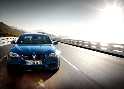 БМВ, автомобили, дороги, BMW M5, синие автомобили - случайные обои для рабочего стола