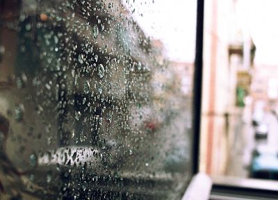 автомобили, балкон, боке, капли воды, дождь на стекле - обои на рабочий стол