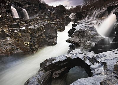 скалы, Шотландия, водопады, реки - оригинальные обои рабочего стола