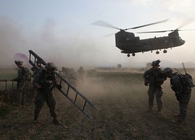 военный, вертолеты, транспортные средства, CH- 47 Chinook, лестница, карабин M4 - похожие обои для рабочего стола