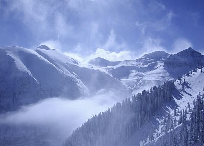 горы, облака, природа, зима, снег, деревья - обои на рабочий стол