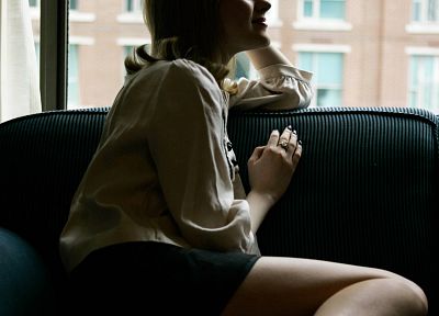 блондинки, актрисы, высокие каблуки, Эван Рейчел Вуд, сидящий, оконные стекла, диван - случайные обои для рабочего стола