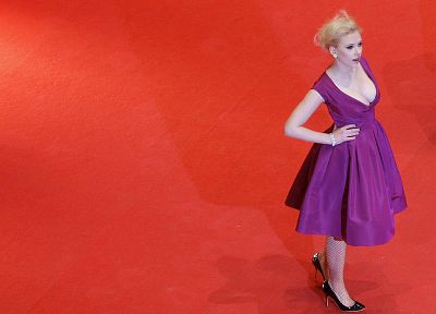 девушки, Скарлетт Йоханссон, актрисы, высокие каблуки, фиолетовое платье - похожие обои для рабочего стола
