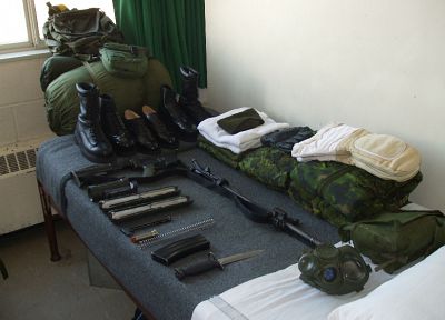 пистолеты, солдат, шахта, M4 - обои на рабочий стол