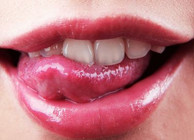 губы, язык - случайные обои для рабочего стола