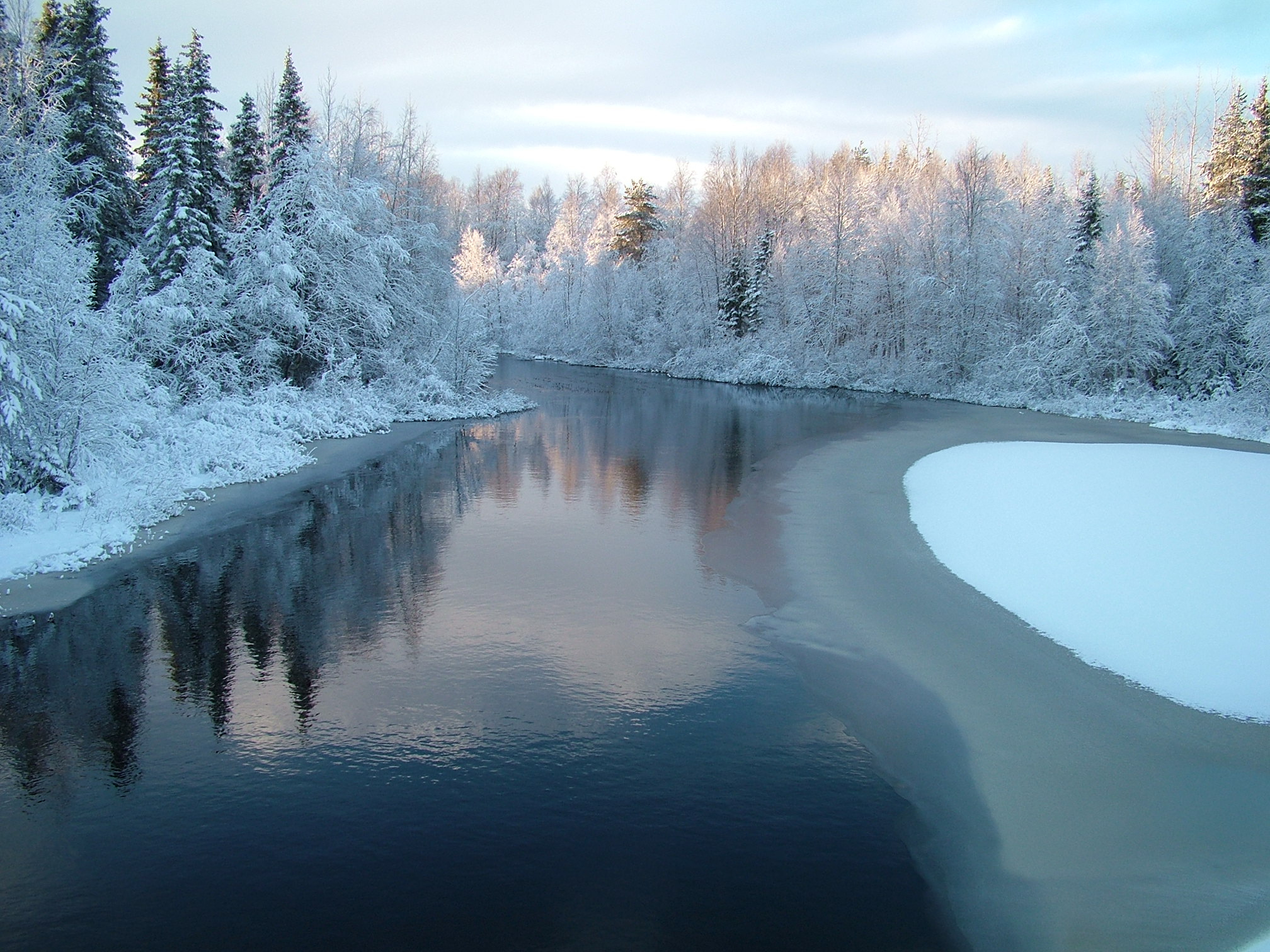 Замерзшая река