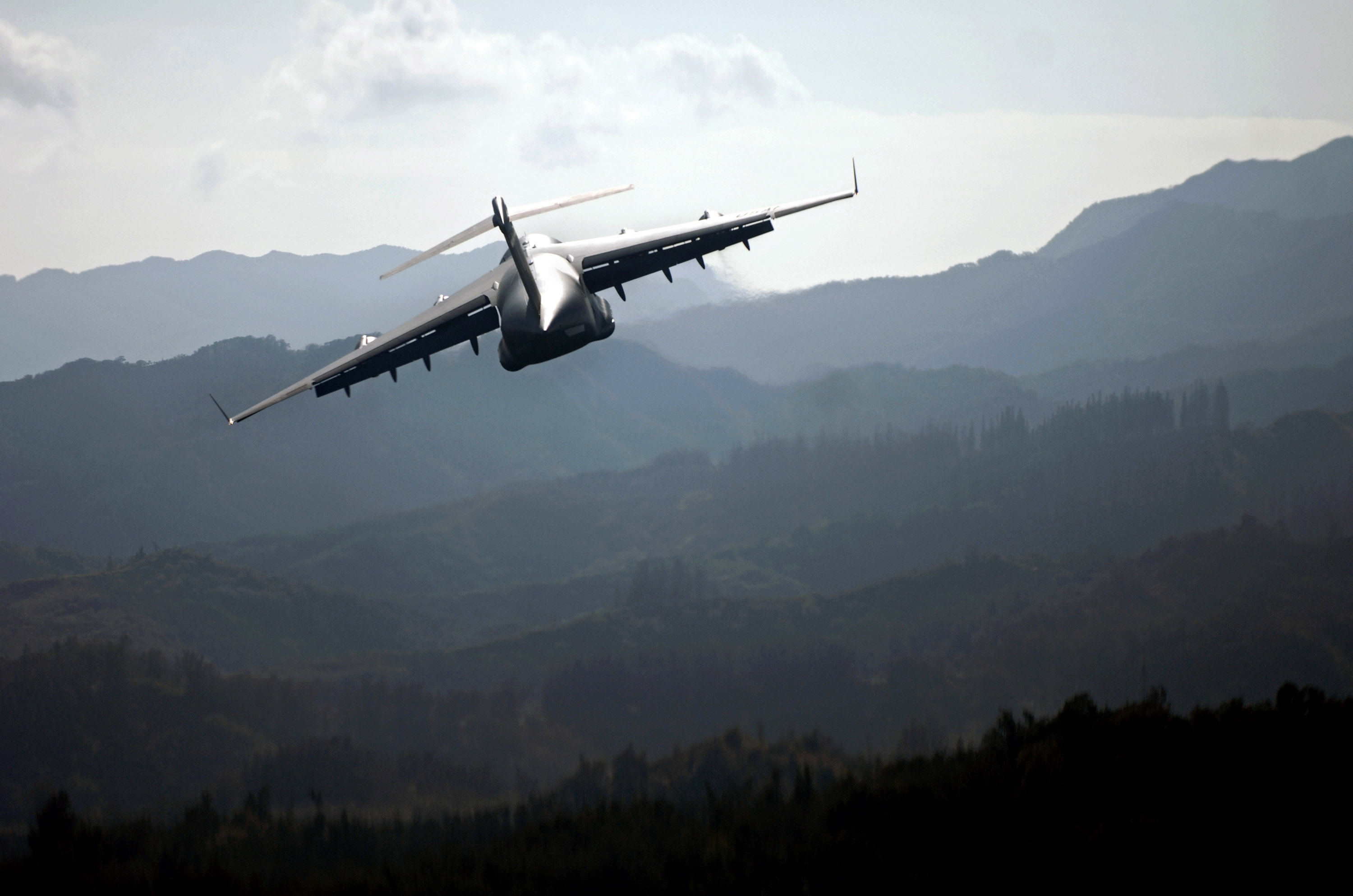 самолет, холмы, туман, транспортные средства, C- 17 Globemaster - обои на рабочий стол