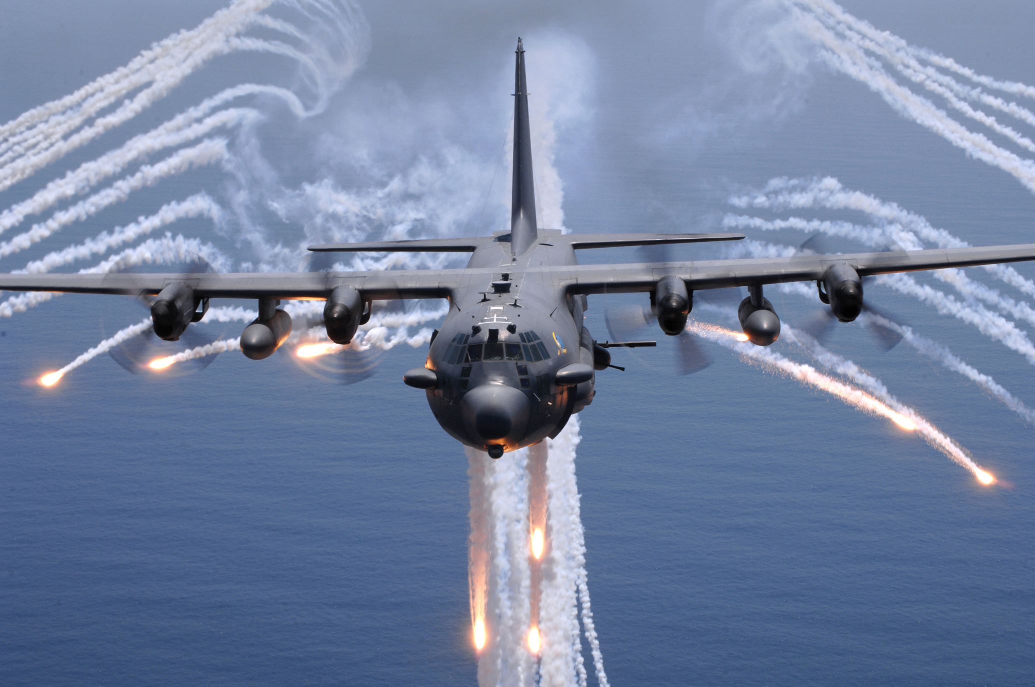 военный, AC - 130 Spooky / Spectre, самолеты, вспышки - обои на рабочий стол