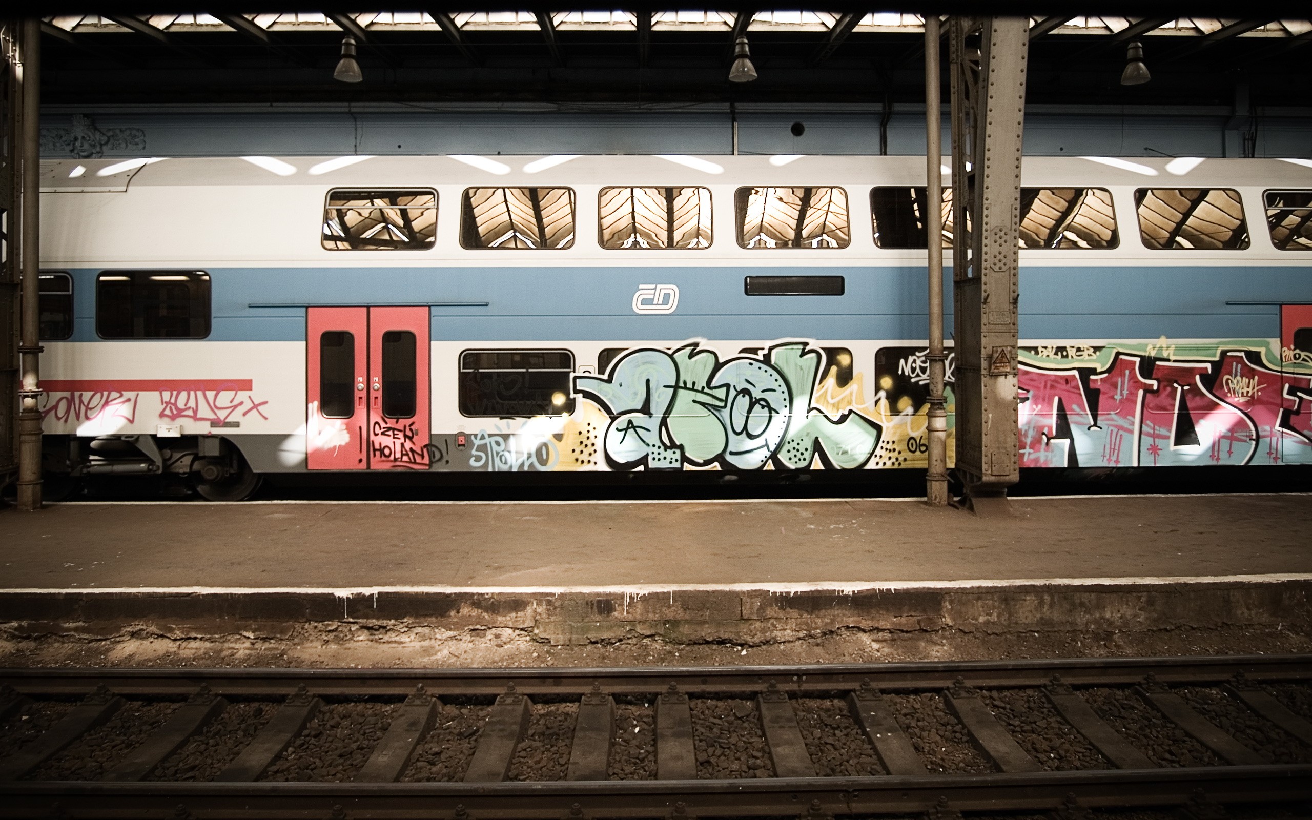 поезда, граффити, вокзалы, транспортные средства - обои на рабочий стол