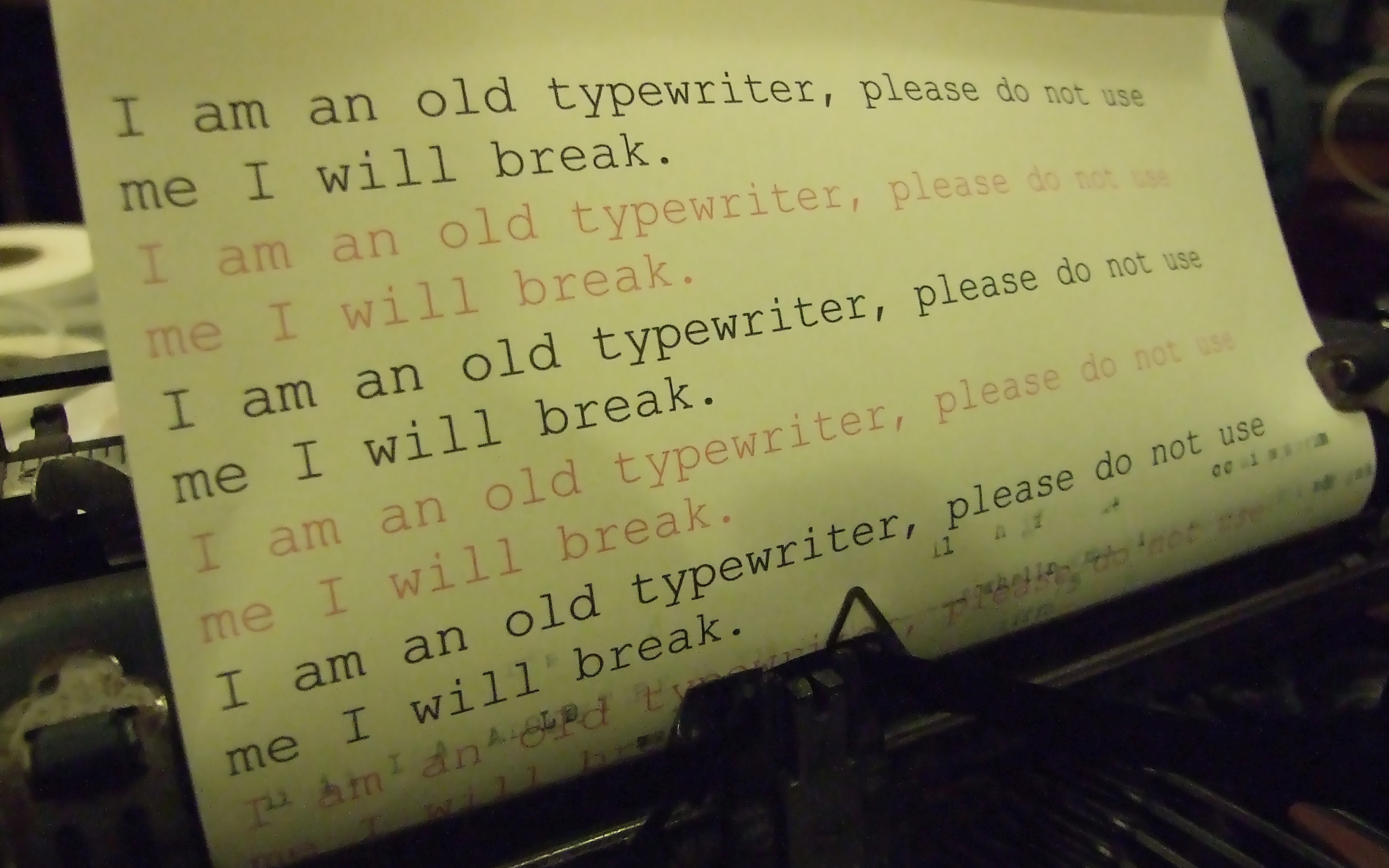 Документом печатают шрифтом. Пестаная машинка текст. Текст на печатной машинке. Документ на печатной машинке. Письмо на печатной машинке.