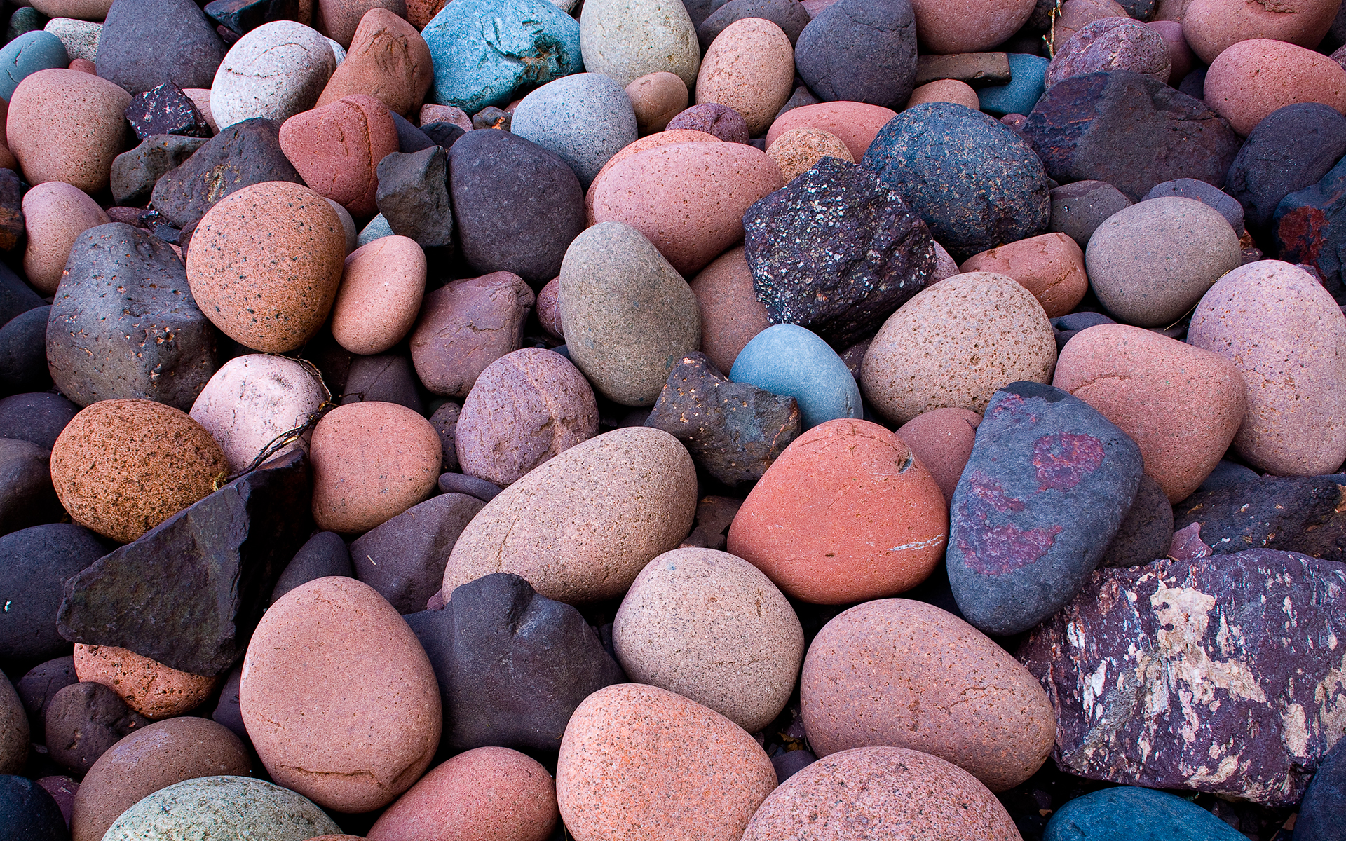 Обои stone. Разноцветные камни. Красивые камушки. Красивые морские камни. Цветные камешки.