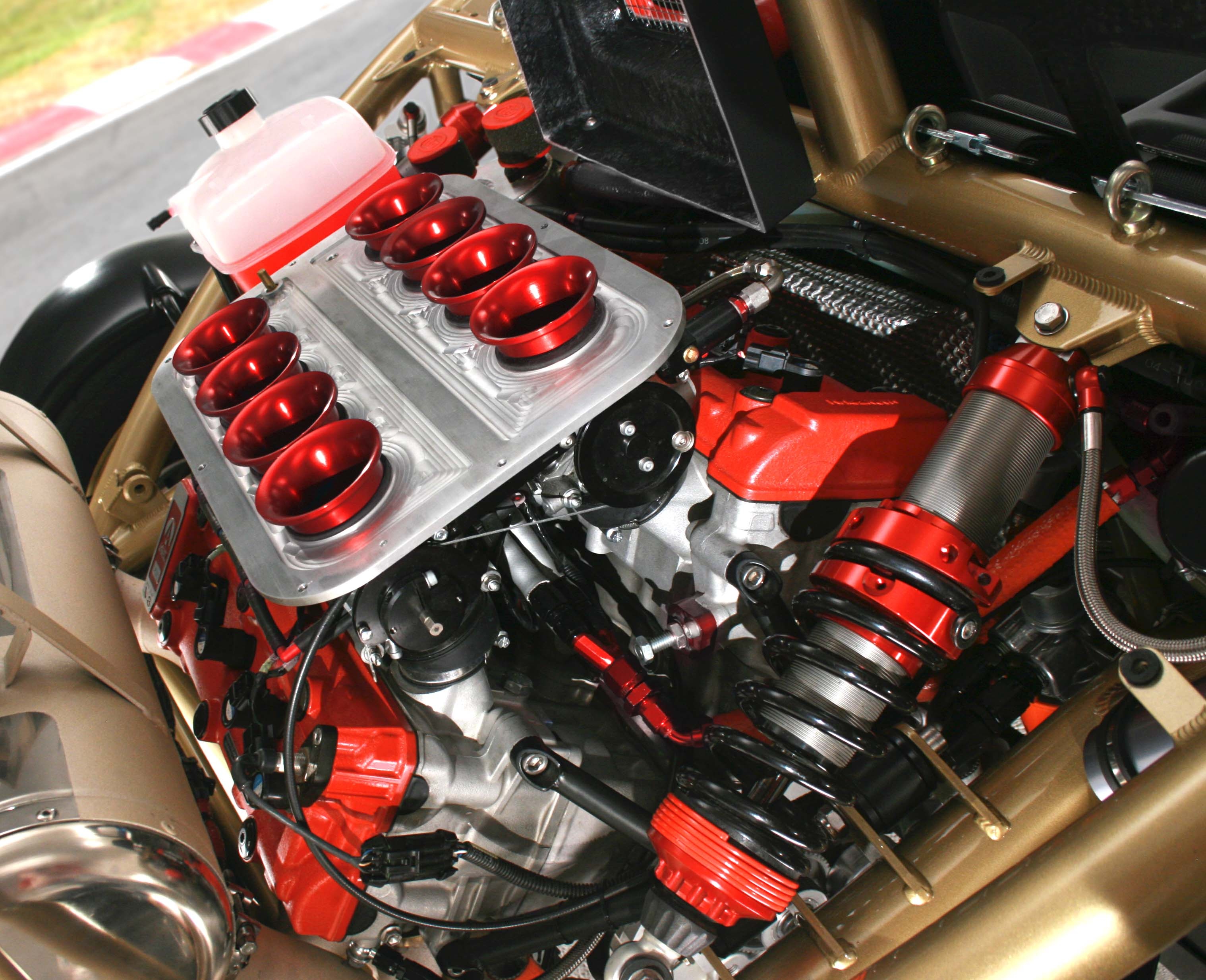 База двигателей автомобилей. Ariel Atom 500 v8 двигатель. 2011 Ariel Atom v8 500. Ariel Atom v8. Мотор Хаябуса v8.