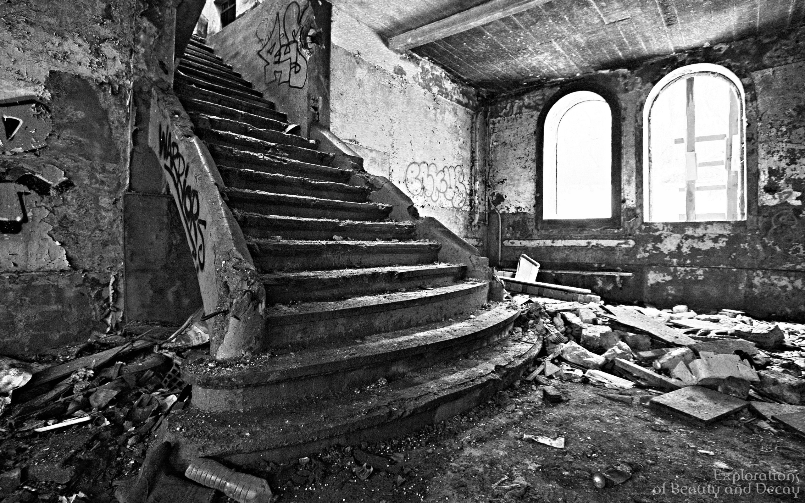 руины, распад, лестницы, оттенки серого, монохромный, старые здания - обои на рабочий стол