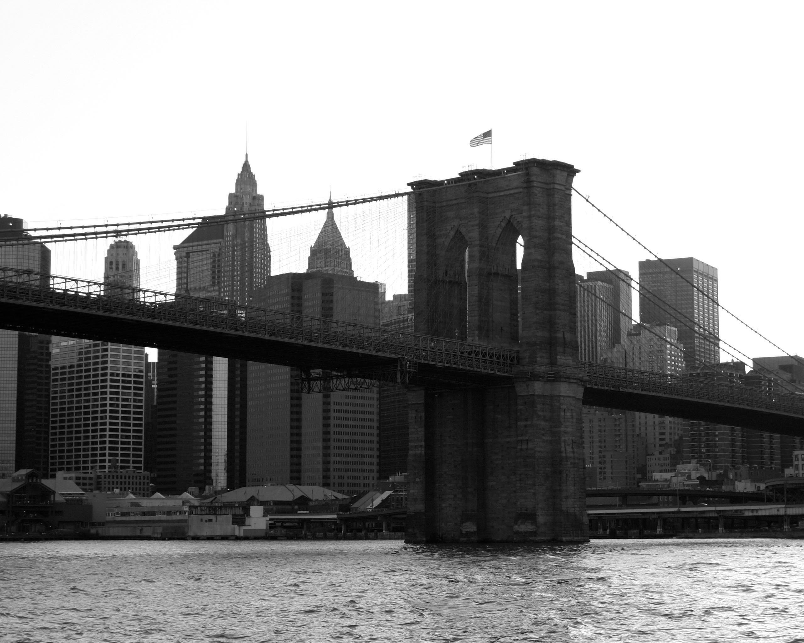 мосты, Бруклинский мост, флаги, Нью-Йорк, Манхэттен, оттенки серого, монохромный, Американский флаг - обои на рабочий стол