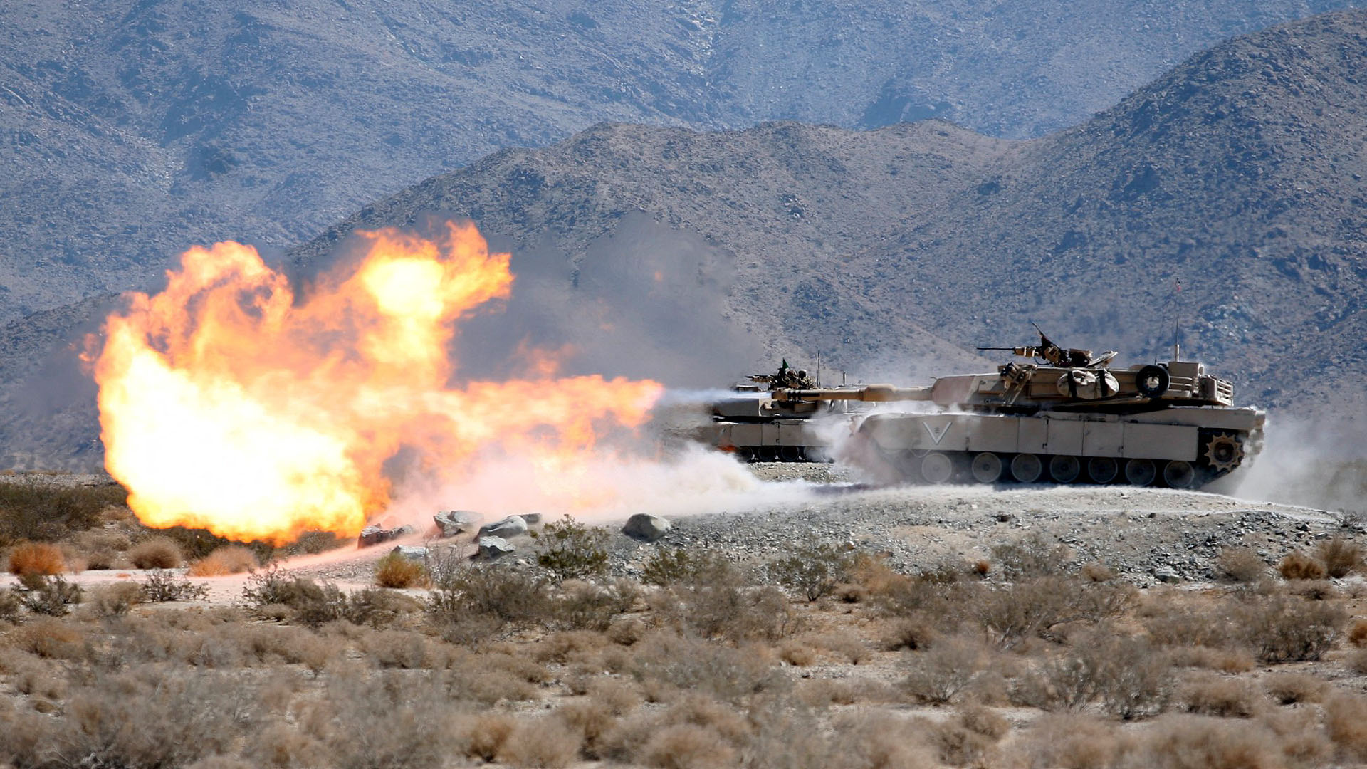 армия, огонь, пустыня, M1A1, Абрамс, танки, доспехи, диапазон - обои на рабочий стол