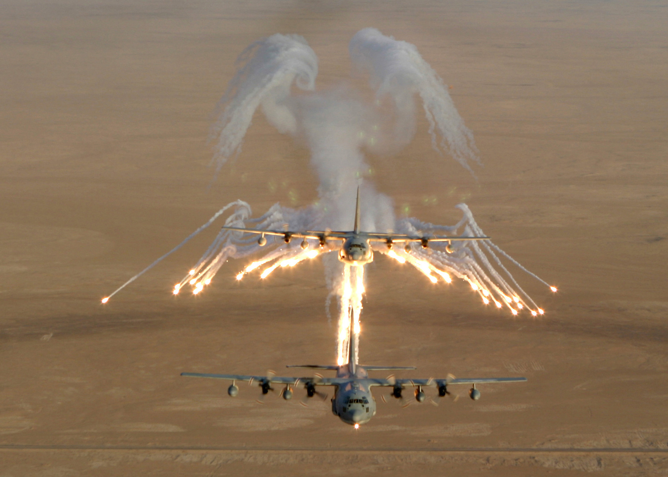самолет, военный, С-130 Hercules, вспышки - обои на рабочий стол