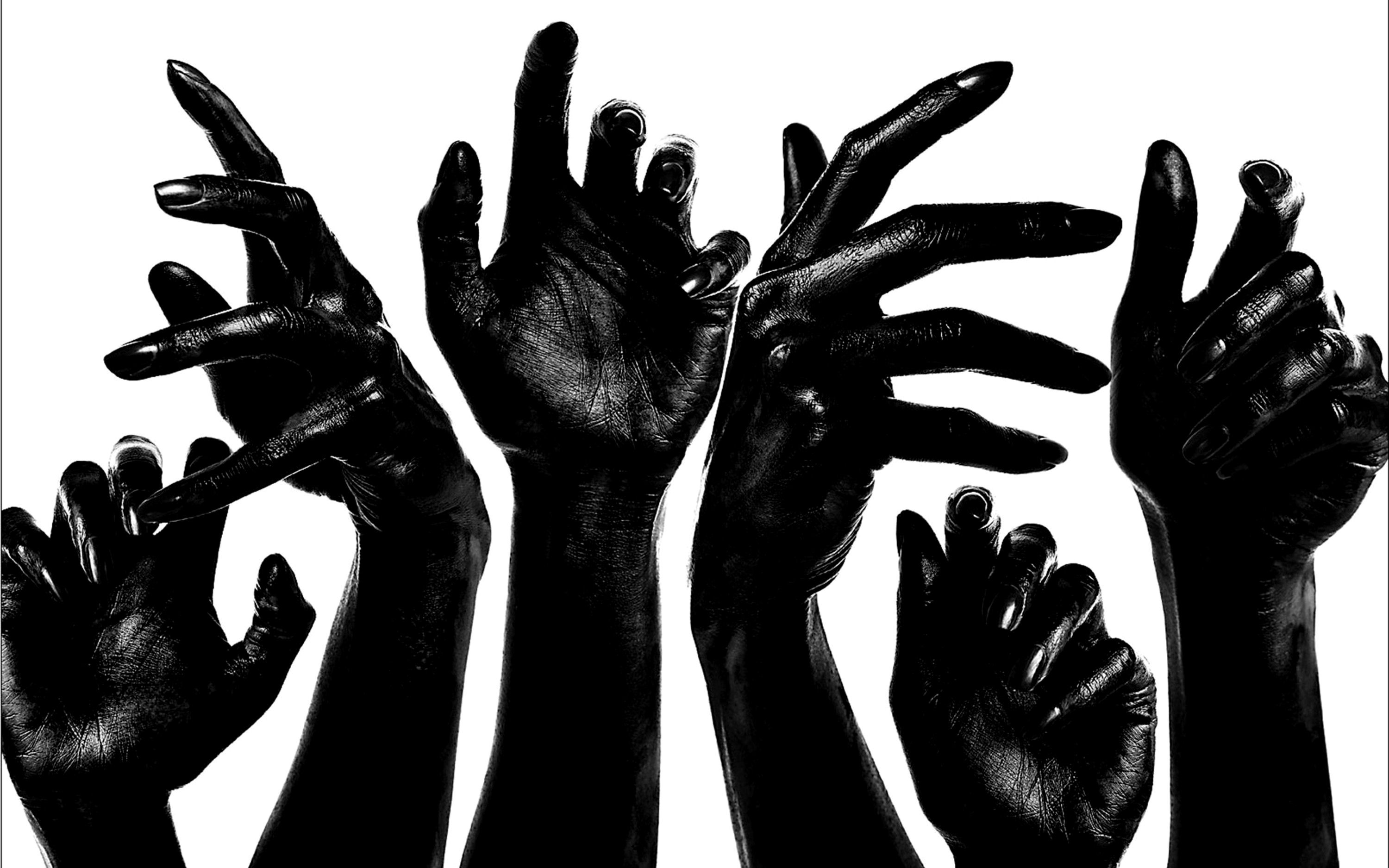Руки бездны. Рука тянется. Рука черно белая. Руки в черной краске Эстетика. Черные руки тянутся.