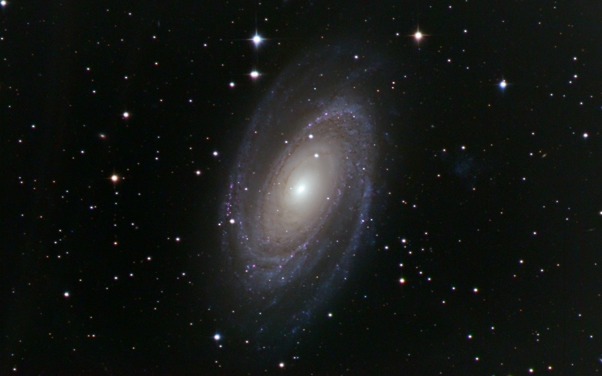 Плотно звезды. M81 Галактика. Возникновение галактик. Эволюция звезд и галактик. Зарождение звезды.