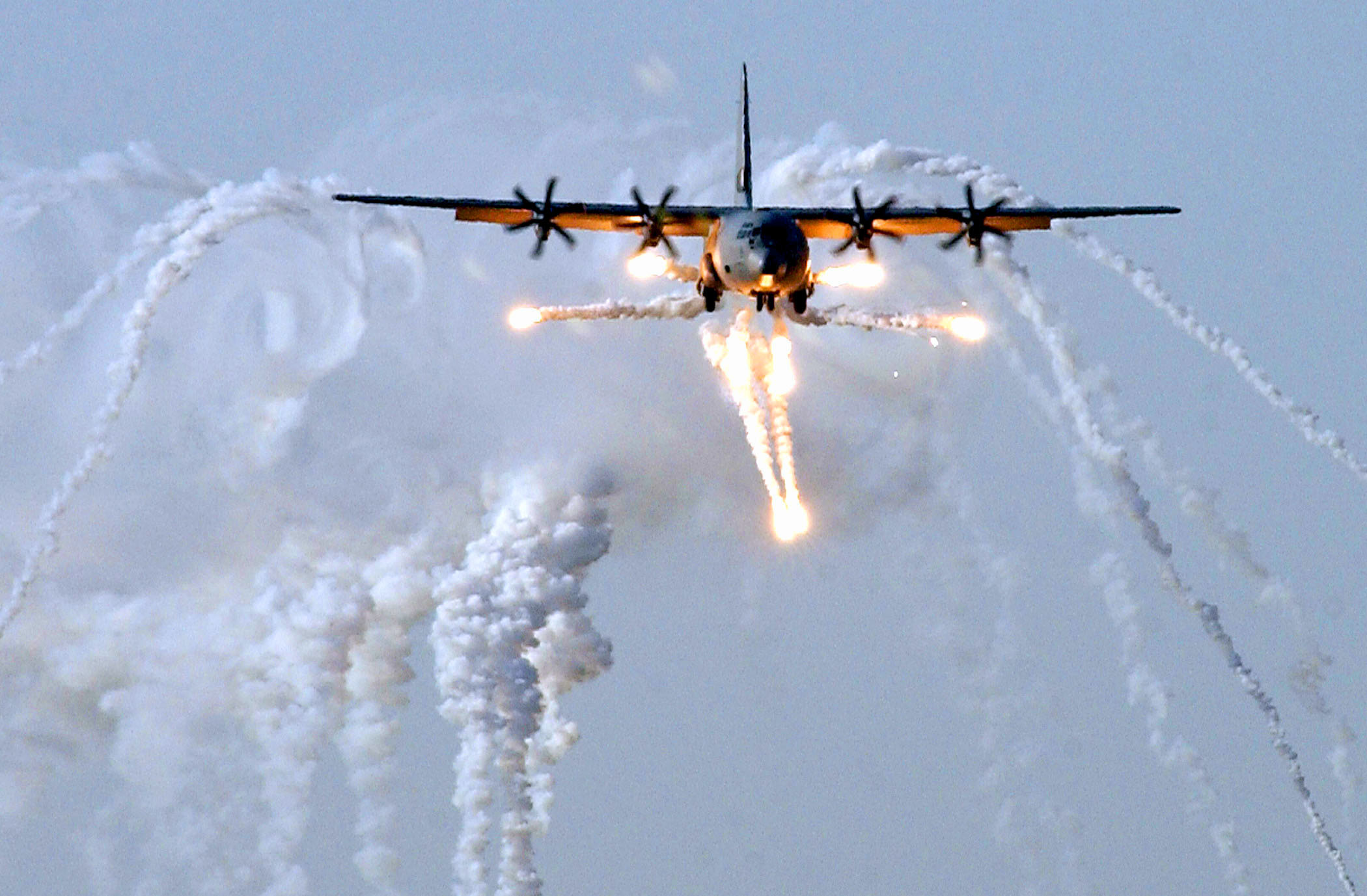 самолет, военный, дым, AC - 130 Spooky / Spectre, самолеты, вспышки - обои на рабочий стол
